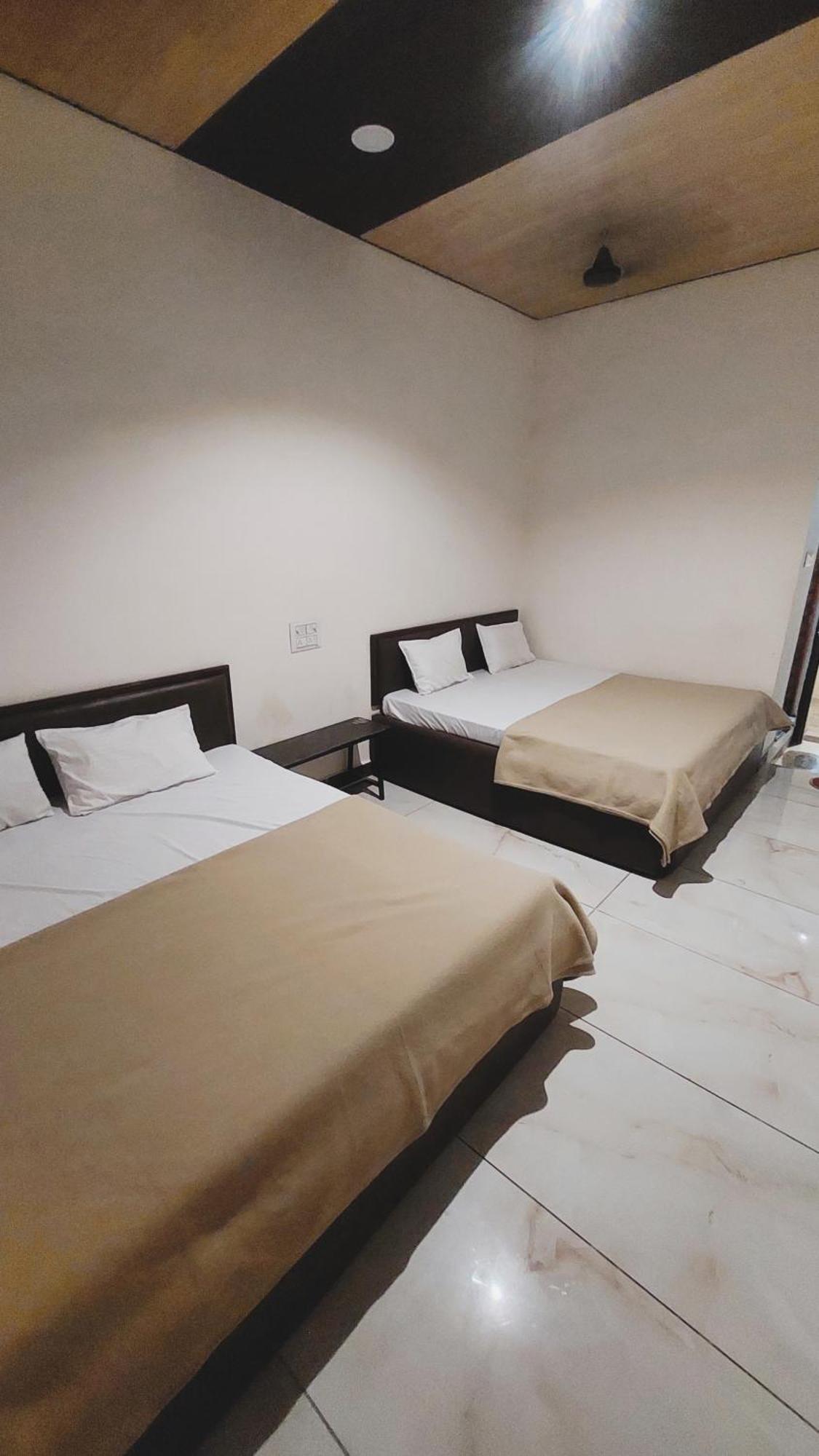 Hotel Prakash Palace Удджайн Экстерьер фото